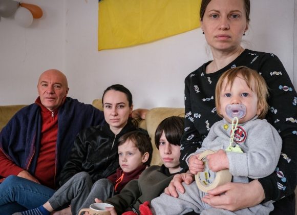 Familias de Ucrania encuentran refugio en el búnker de una parroquia